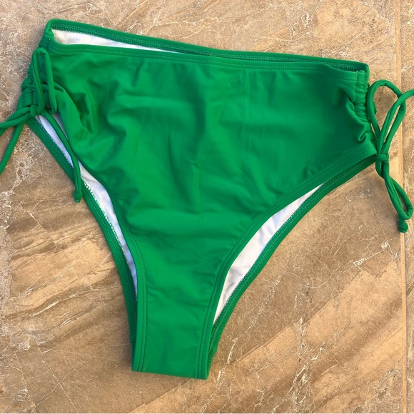 NEW • Cupshe Swimsuit Set Top Size M & Bottoms Size S - Picture 4 of 9